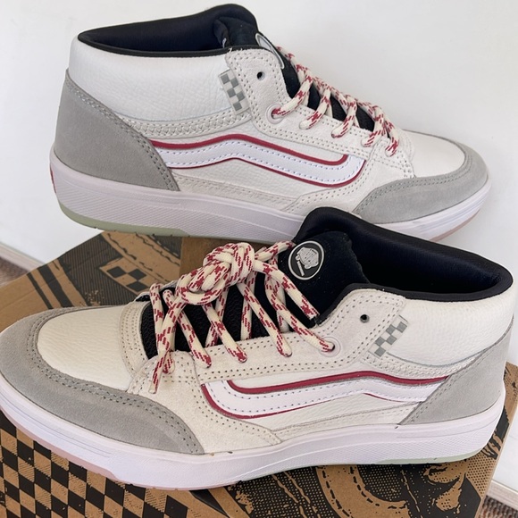 Vans WMNS Zahba Mid Gray/Multi
VN000CBSBGG Sneakers - Picture 10 of 16